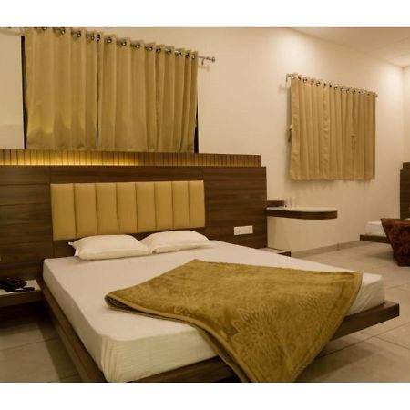 Hotel Govindam, Ujjain Zewnętrze zdjęcie