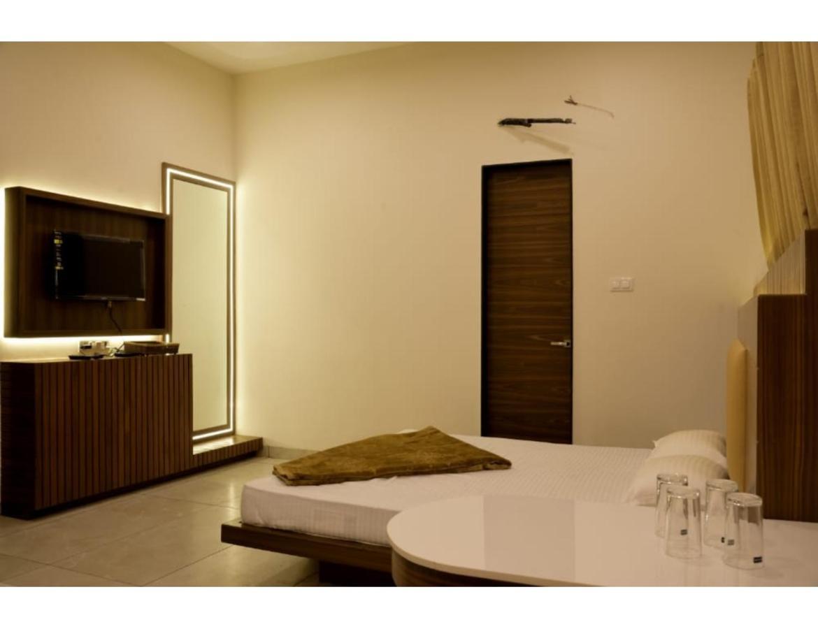 Hotel Govindam, Ujjain Zewnętrze zdjęcie