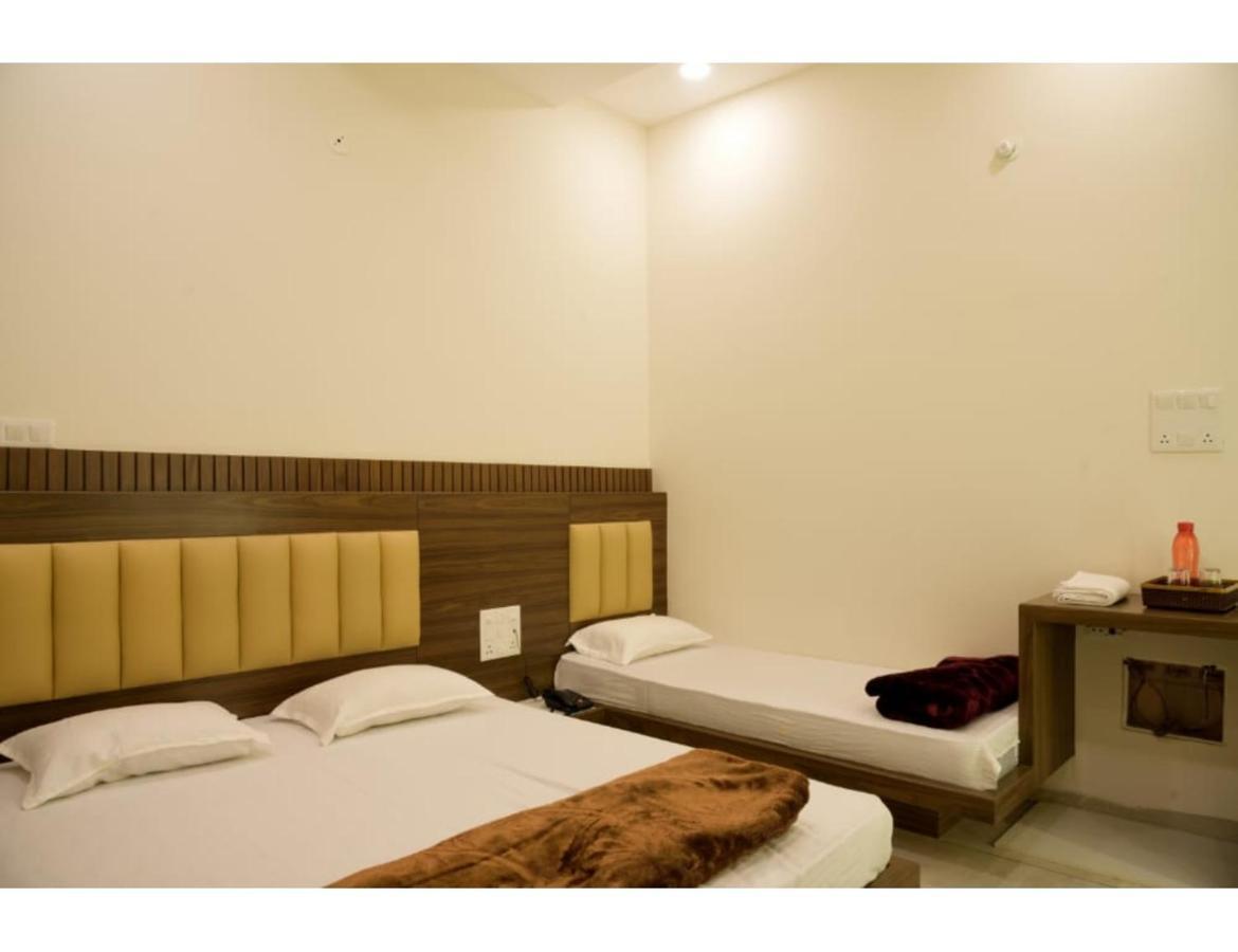 Hotel Govindam, Ujjain Zewnętrze zdjęcie
