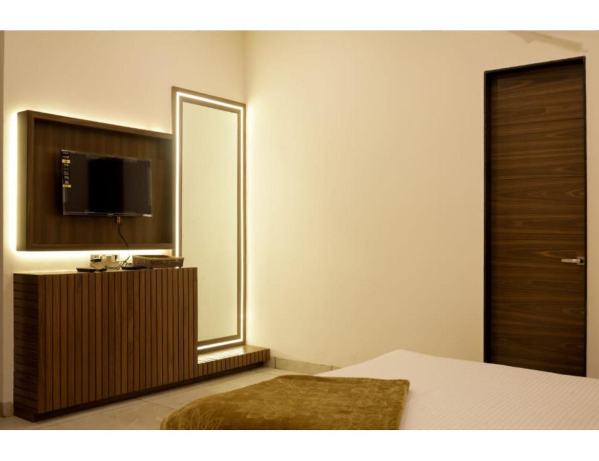 Hotel Govindam, Ujjain Zewnętrze zdjęcie