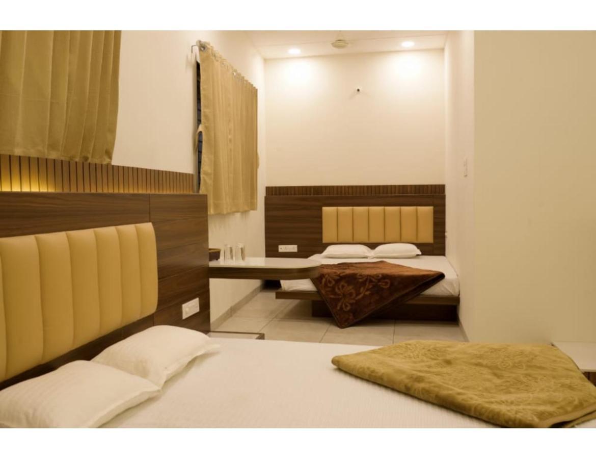 Hotel Govindam, Ujjain Zewnętrze zdjęcie