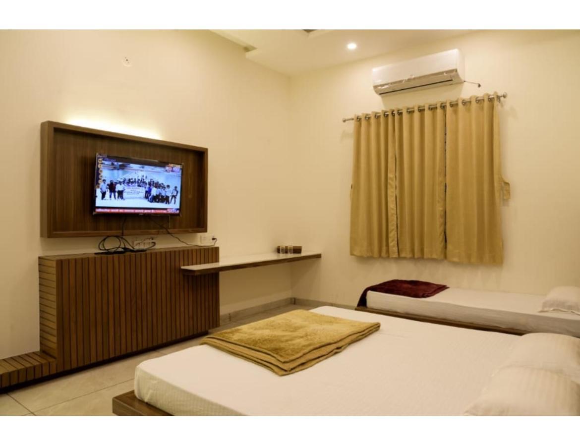 Hotel Govindam, Ujjain Zewnętrze zdjęcie