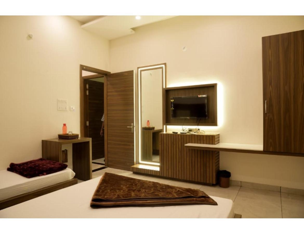 Hotel Govindam, Ujjain Zewnętrze zdjęcie